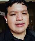 Встретьте Мужчинa : Adrian, 24 лет до Гамбия  PERU